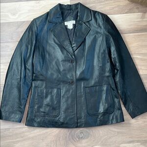 Vintage Women’s Classic Collared Black Leather Jacket